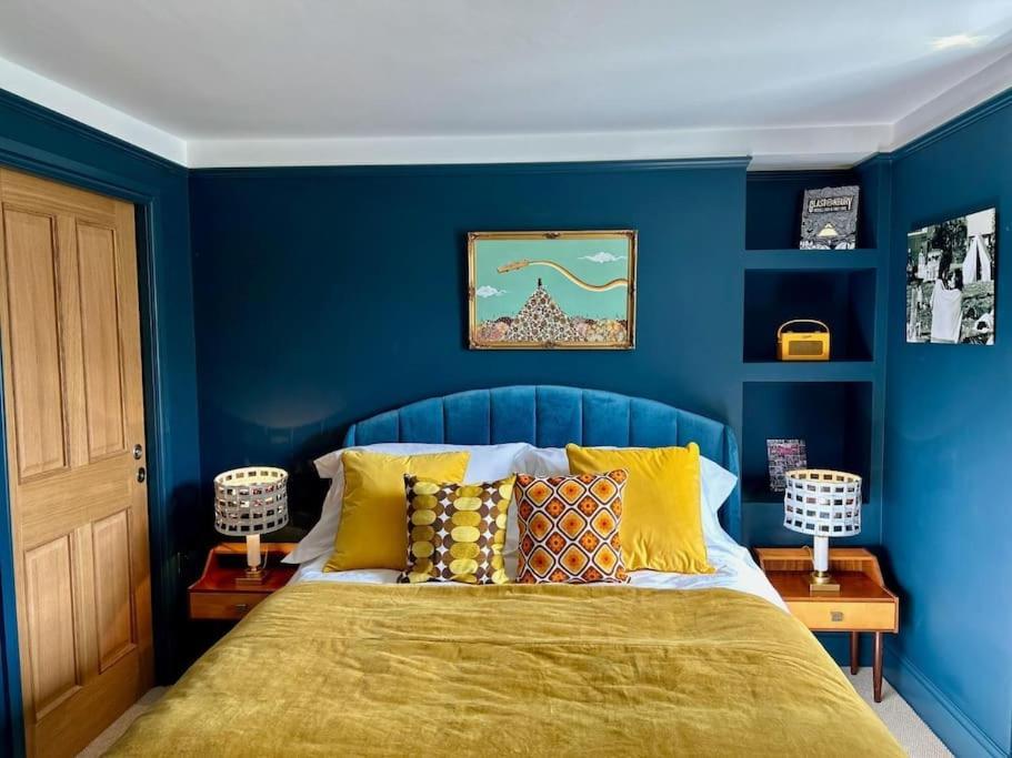 Stylish Retro Hotel Room Above Pub Shepton Mallet Ngoại thất bức ảnh