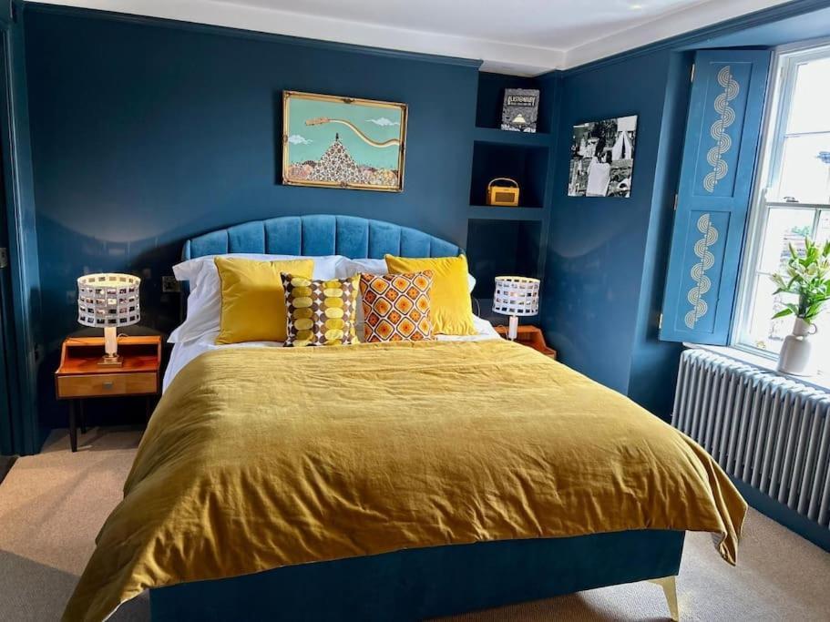 Stylish Retro Hotel Room Above Pub Shepton Mallet Ngoại thất bức ảnh