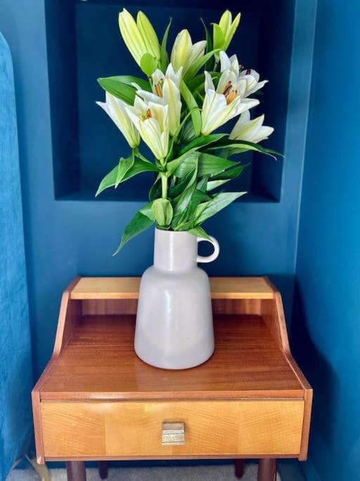 Stylish Retro Hotel Room Above Pub Shepton Mallet Ngoại thất bức ảnh