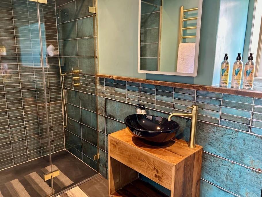 Stylish Retro Hotel Room Above Pub Shepton Mallet Ngoại thất bức ảnh